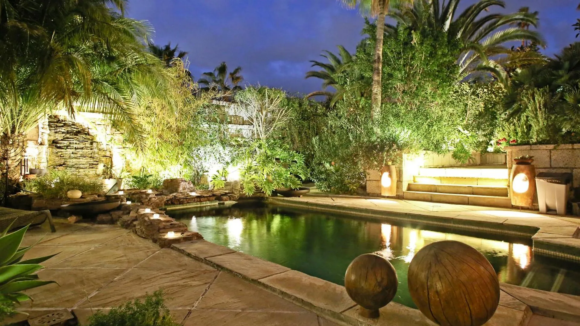Lujosa Villa Con Piscina Privada Y Precioso Jardin Chayofa